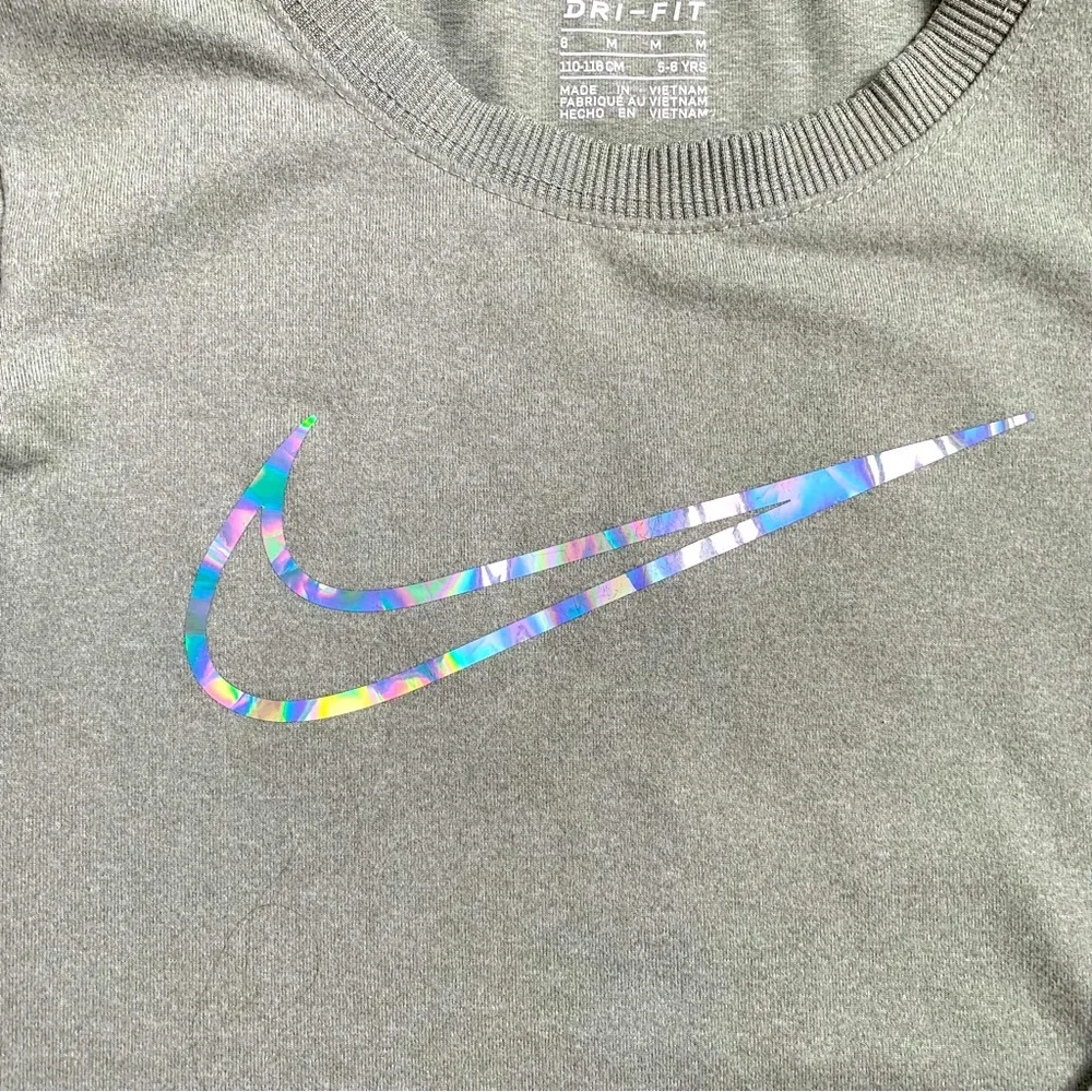 NIKE Dry Fit Girls Gray Sweatshirt Holographic Nike Logo‎ Crossover Hem YOUTH 6M